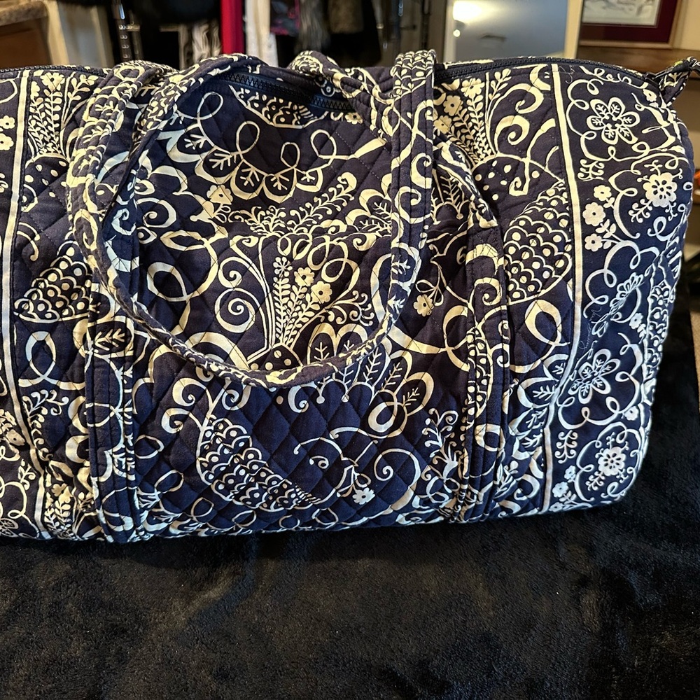 Vera Bradley Navy and White Patterned Quilted Bag